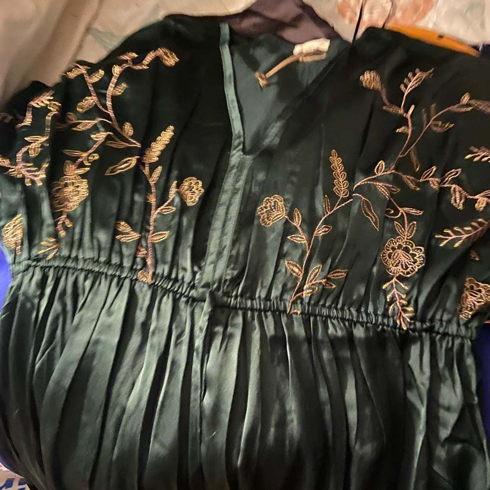 World Market NWT Mira Laurel Green Satin Floral Embroidered Kaftan Dress L/XL - Picture 5 of 6